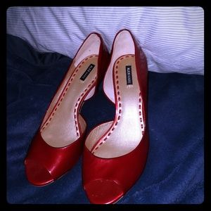 Red pattin leather pumps